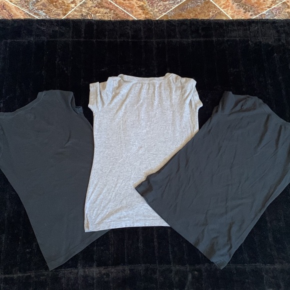 Set of 3 Basic Mossimo Supply Scoop Neck T Shirts 2 Medium One Small - Picture 12 of 12